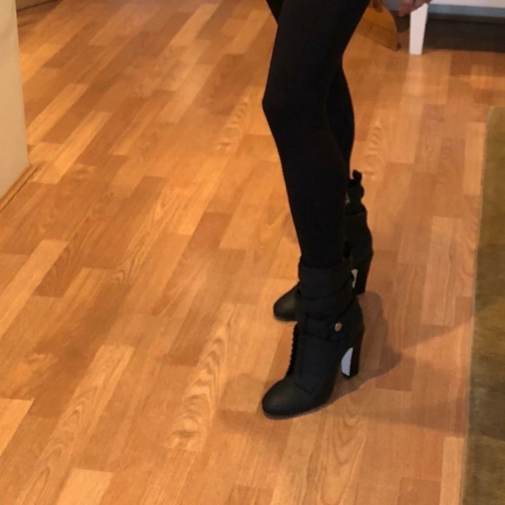 FENDI Black Leather Wrap Boots/Booties‎ 34.5 - Picture 15 of 15